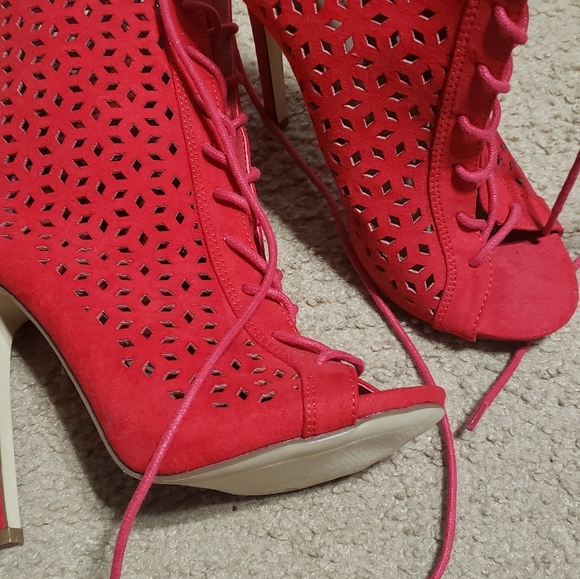 Red High Heels - Picture 1 of 3